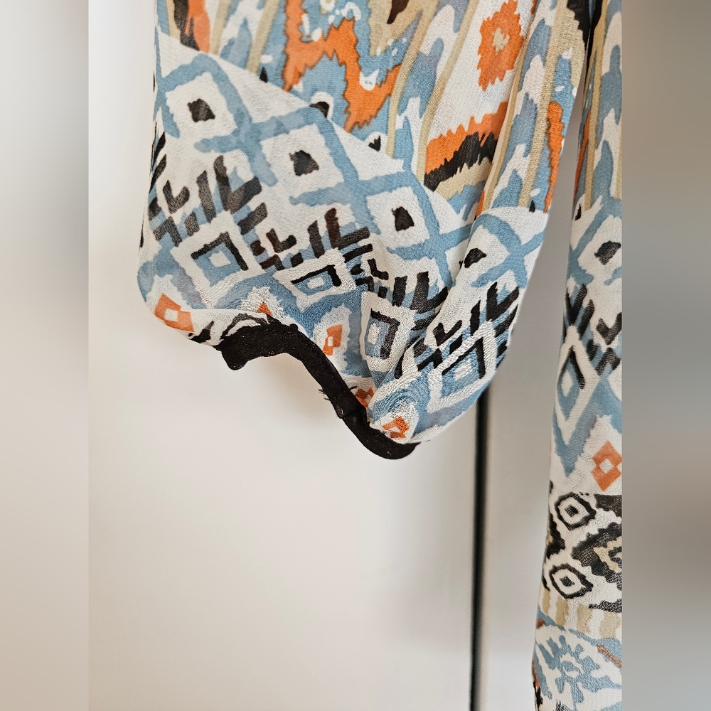 Beautiful Print Blouse - Picture 5 of 5